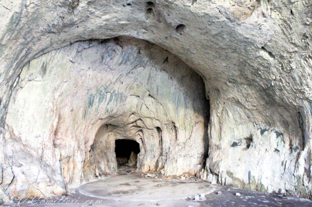 В пещере Деветашка