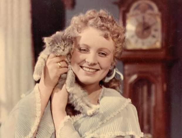 Алла Ларионова в фильме *Анна на шее*, 1954 | Фото: kino-teatr.ru