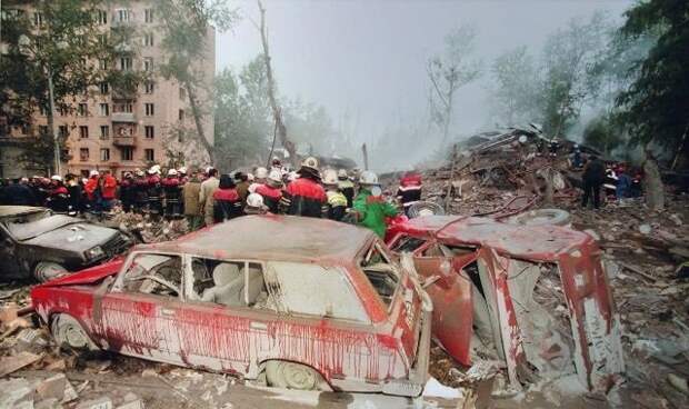 Последствия взрыва в жилом доме №6, корпус 3, на Каширском шоссе в Москве. Сентября 1999 года.