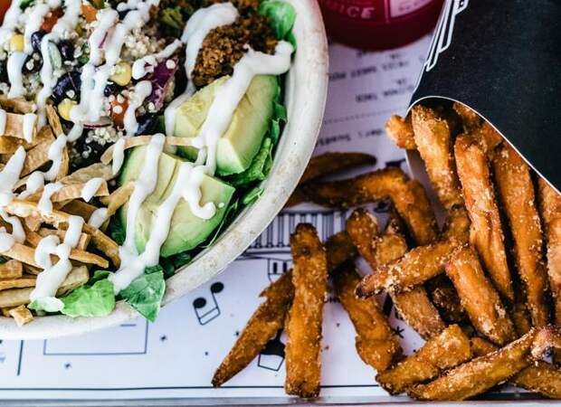Быстро и вкусно: салат с печенью и зеленью по рецепту Надежды Матвеевой