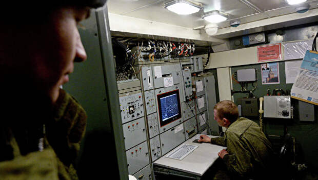 Военнослужащие во время несения боевого дежурства зенитными ракетными дивизионами. Архивное фото