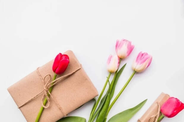 Глава АЦ ВЦИОМ назвал подарки, которые нельзя дарить женщинам на 8 марта
