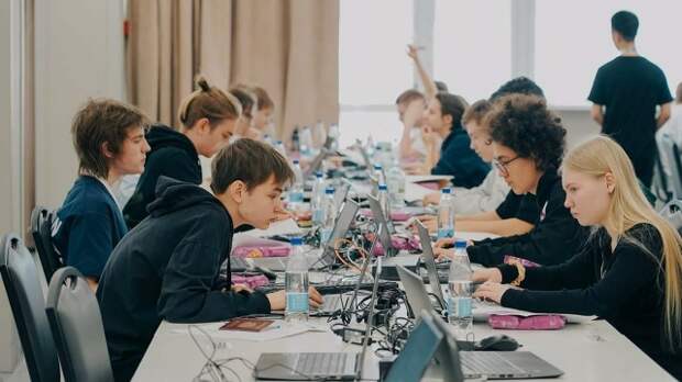 Столичные школьники завоевали три золотые медали на международном турнире по информатике