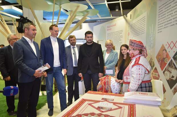 Павел Малков посетил выставку «Дни Рязанской области в Москве»