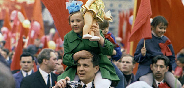 Первомайская демонстрация. 1970 год Первомайская демонстрация. 1970 год