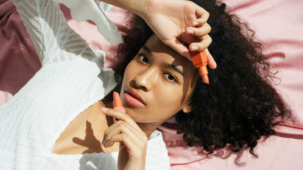 Нежный поцелуй: топ средств для губ — тренды ухода и декоративной косметики, которые покоряют TikTok и сердца