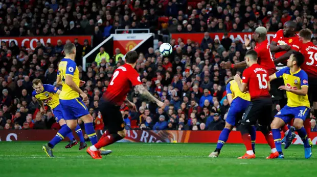 Дубль Лукаку принёс МЮ победу над «Саутгемптоном» в матче АПЛ