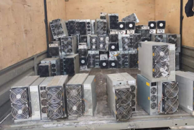 В Бурятии полицейские ликвидировали незаконную мобильную майнинговую ферму