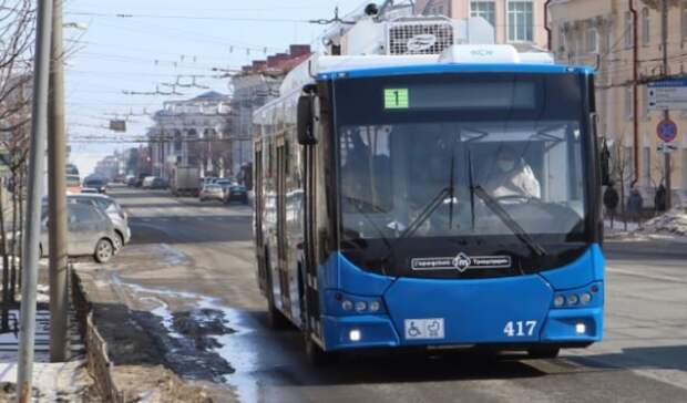 В Петрозаводске кондуктор троллейбуса оказала первую помощь пассажирке