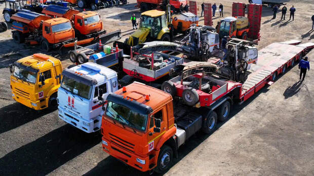 Собянин: Москва отправила новым регионам почти 300 единиц коммунальной техники