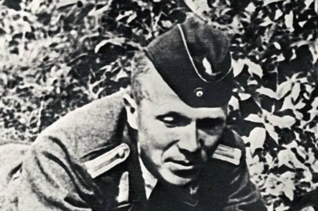 Одна из последних фотографий Николая Кузнецова за линией фронта в 1944 году