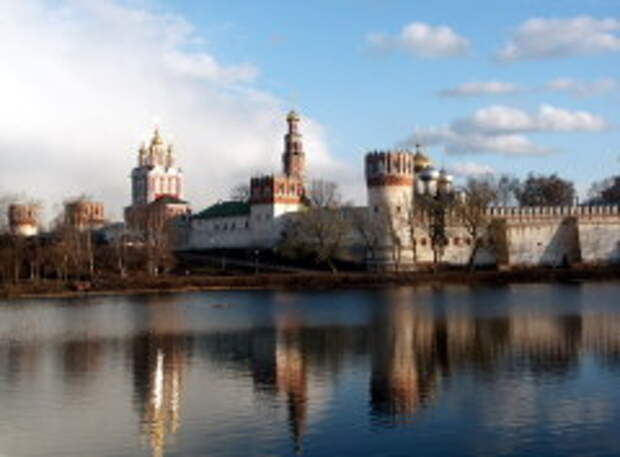 Основан Новодевичий монастырь в Москве