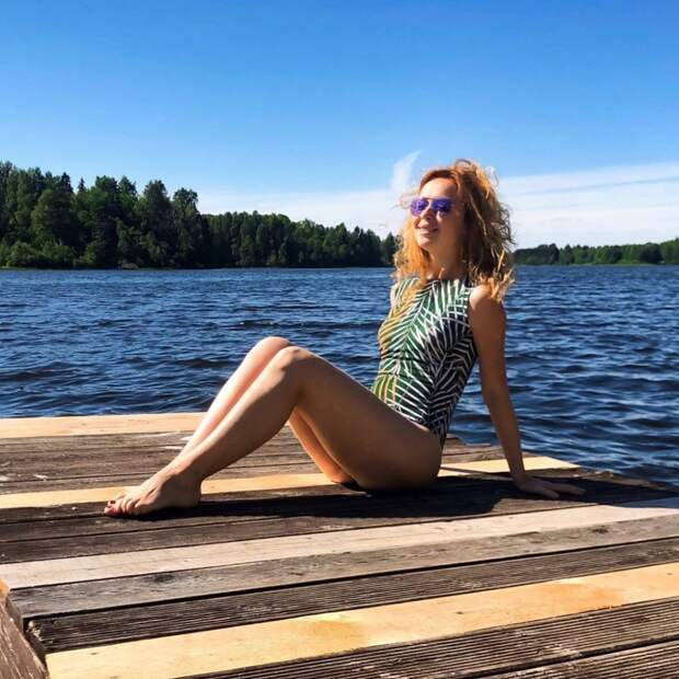 Светлана Ходченкова блеснула фантастической фигурой в купальнике