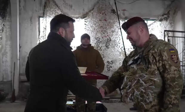 Зеленский вместе с кандидатом на премьерский пост Ермаком побывал в командном пункте 14-й ОМБр ВСУ, воюющей на Купянском направлении