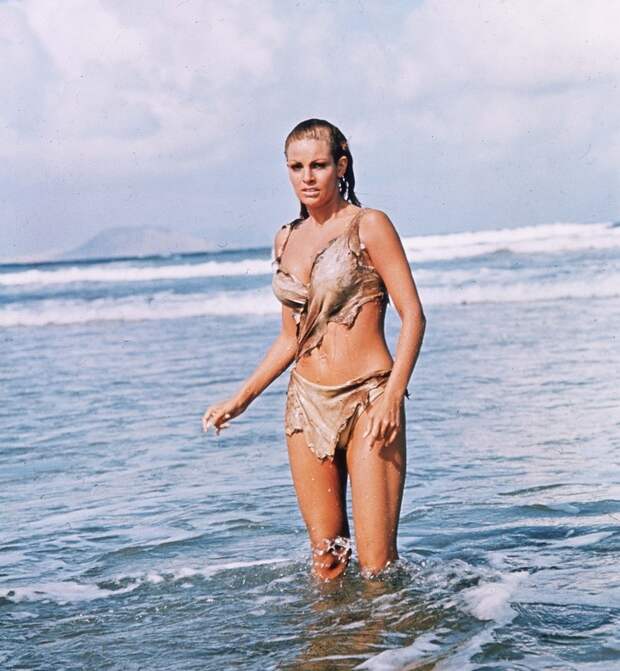 Raquel Welch, 1966.jpg