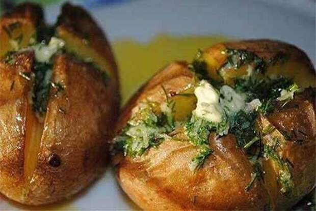 печеный картофель с чесноком