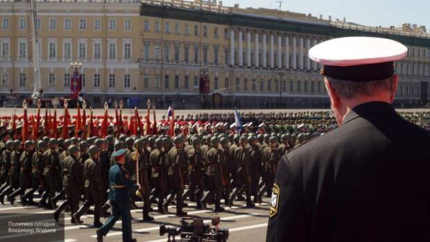 Пушков призвал Киев не беспокоиться по поводу проведения военных парадов в РФ