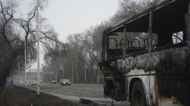 ТАСС: военные в Алма-Ате начали усиленно патрулировать улицы