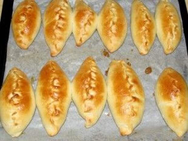 готовые пирожки из печки