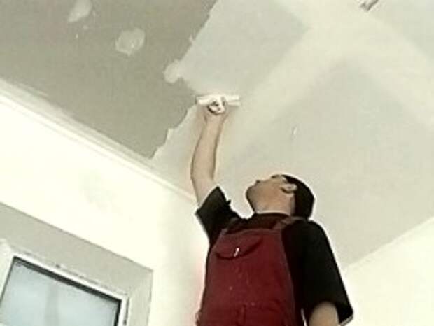 обработать потолок шпаклевкой