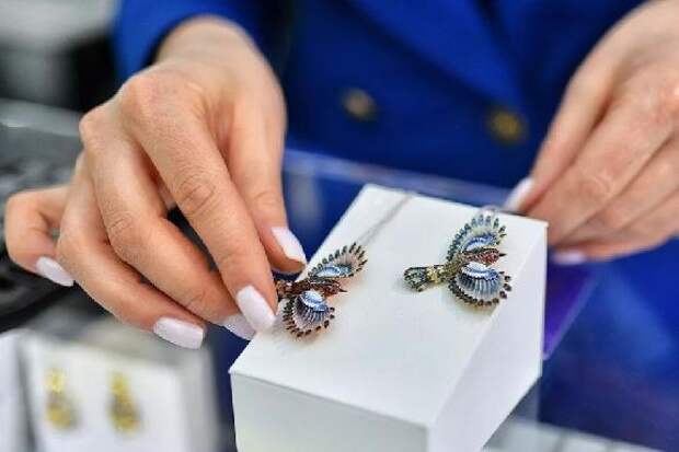 Эксперты Роскачества разъяснили правила возврата подарков в магазины