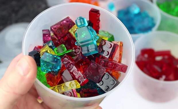 Простой рецепт съедобных LEGO-конфет: детям точно понравится