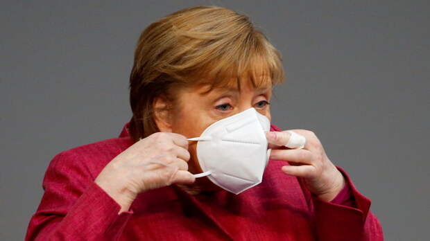 Меркель призвала поддерживать диалог с Россией