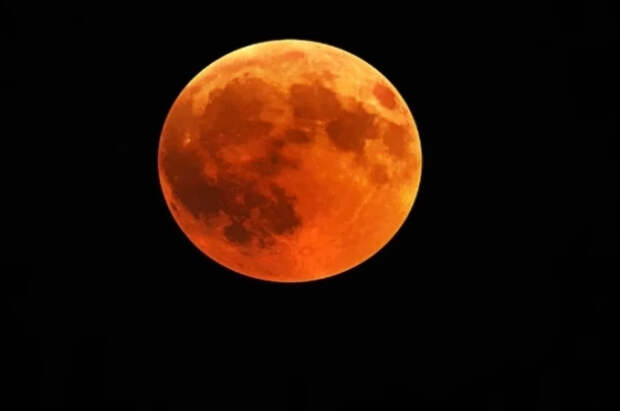 Экипаж миссии Artemis II возвращается на Землю после облета Луны