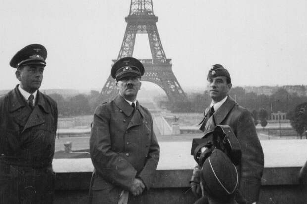 Гитлер в оккупированном Париже, 1940 год. /Фото: nationalinterest.org Гитлер в оккупированном Париже, 1940 год. /Фото: nationalinterest.org