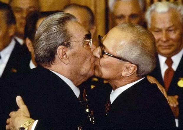 О поцелуях Брежнева