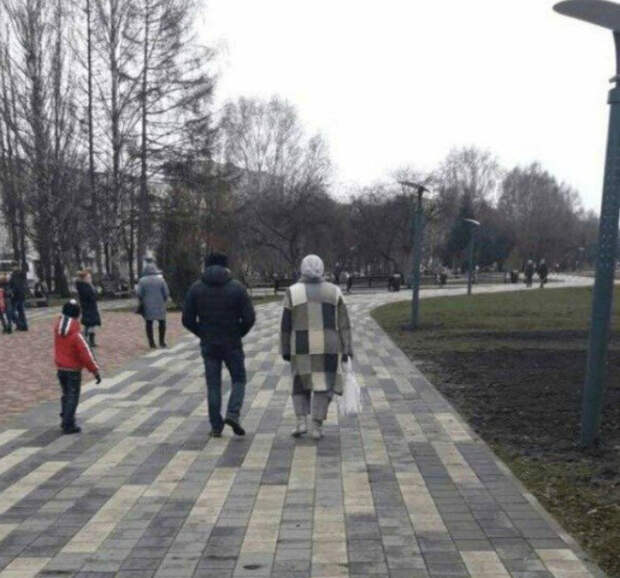 Пальто в стиле тротуарной плитки. | Фото: Pleated Jeans. Пальто в стиле тротуарной плитки. | Фото: Pleated Jeans.