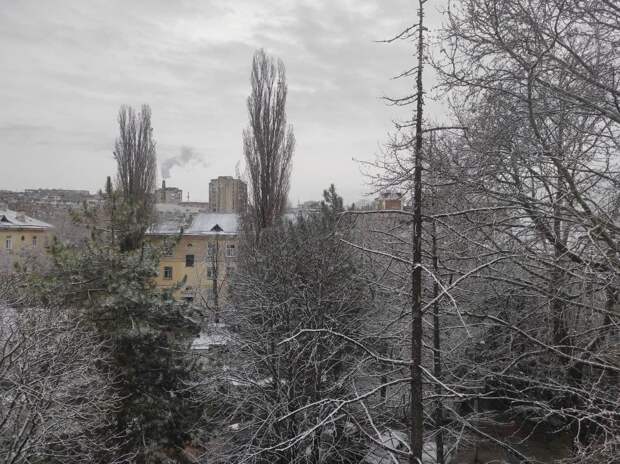 Как и обещали синоптики: В Симферополе выпал снег