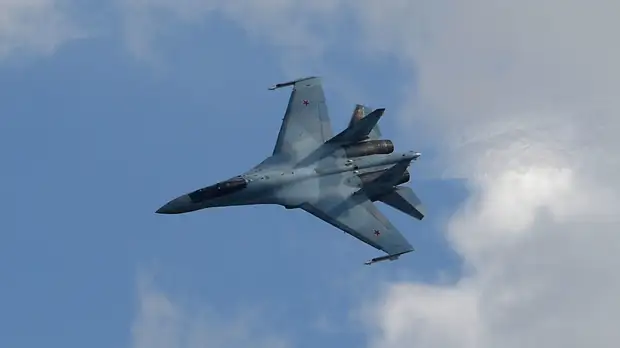 В постоянной боеготовности: российский Су-27 перехватил над Балтикой американский самолёт-разведчик