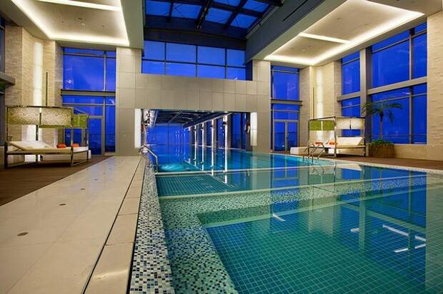 Летающий бассейн в отеле Holiday Inn в Шанхае