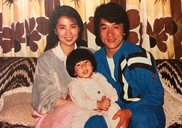 Почему Джеки Чан отрекся от родного сына и внебрачной дочери, оставив их без наследства?