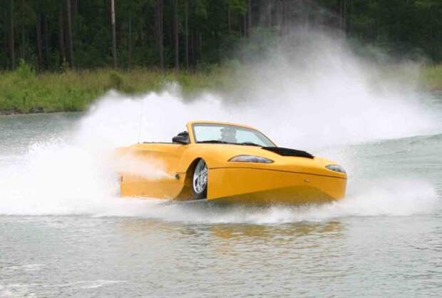 Hydra Spyder - гибрид гоночного кара и моторной лодки.