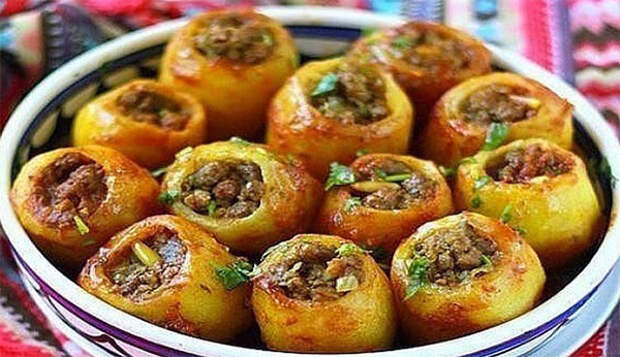 фаршированная картошка фаршем в кастрюле