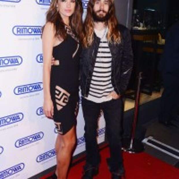 Alessandra Ambrosio in Short Dress to Sexy Look in floor shoes Christian Louboutin
