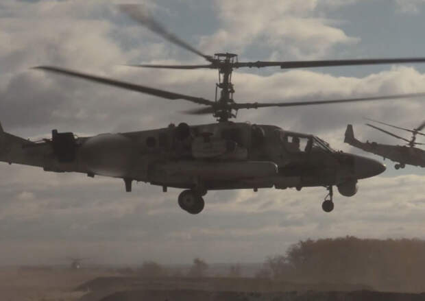 Экипажи вертолетов Ка-52 «Аллигатор» группировки ЦВО продолжают уничтожать противника на Краснолиманском направлении в зоне СВО