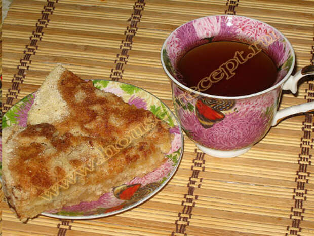 Подаем с чаем яблочный пирог из сухого теста