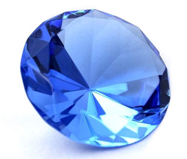 синий драгоценный камень сапфир фото