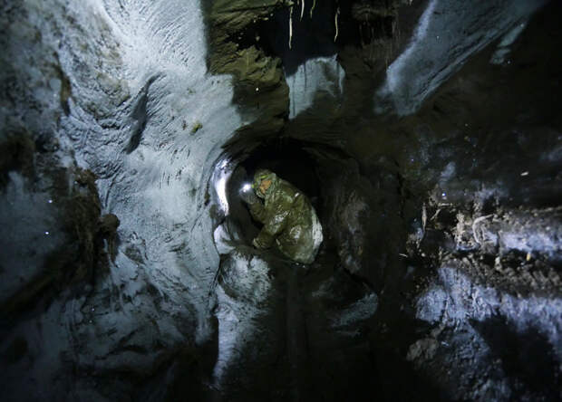 С помощью мощной струи можно даже пробурить подземные туннели глубиной более 60 метров. география, деньги, путешествия, россия, якутия