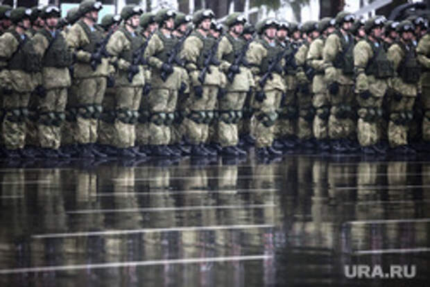 Памятные мероприятия в Пскове ко дню 20-ти летия подвига 6 роты 104 гвардейского парашютно-десантного полка. Псков, вдв, десантники, десант, армия, военные, солдаты, марш, плац, военнослужащие, парад, строй, смотр строя