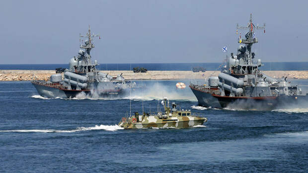 МО России: Черноморский флот за сутки уничтожил пять безэкипажных катеров ВСУ