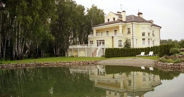 Фасады и интерьеры домов на Рублевке (47 фото)