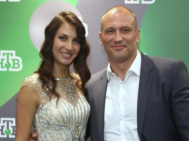 Требует 13 млн, прописал в квартире четвертую жену: развод Константина Соловьева