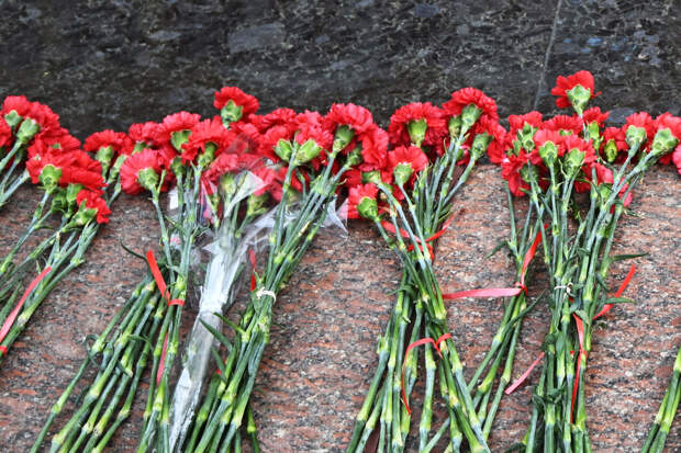 В Софии возложили цветы к могиле советских воинов в честь Дня защитника Отечества