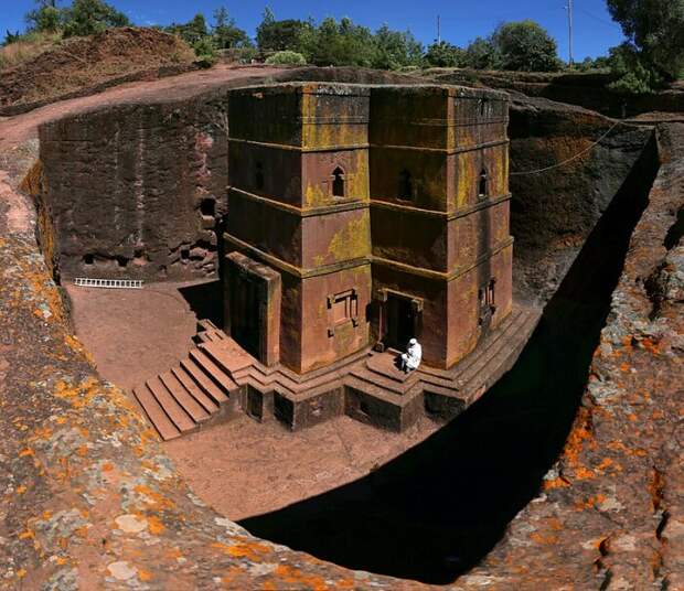 Старая высеченная в скале церковь Бет Гиоргис в Лалибеле. \ Фото: en.wikipedia.org.
