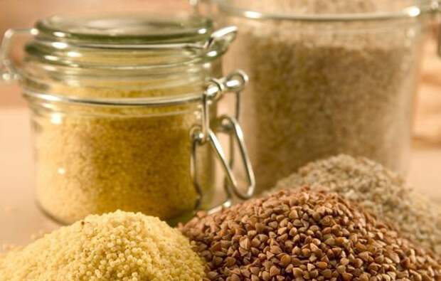 Если вы хотите уберечь продукты от пищевой моли, храните их в герметичных банках из жести или стекла