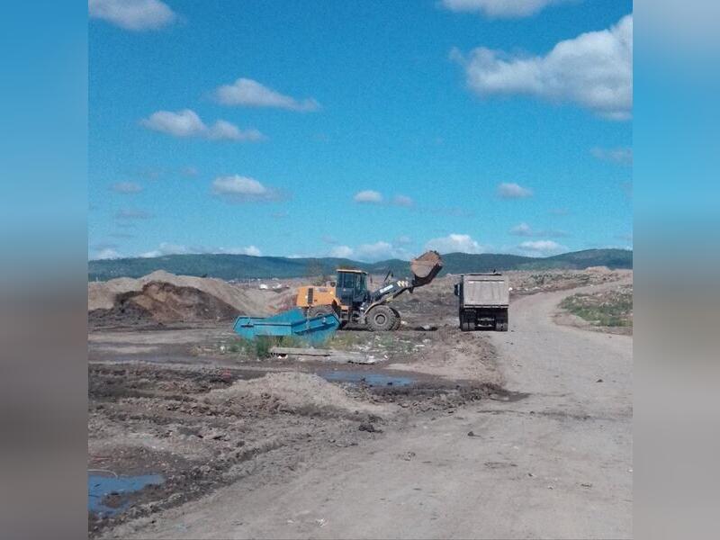 Работы по ликвидации тления на мусорном полигоне в Ивановке продолжаются